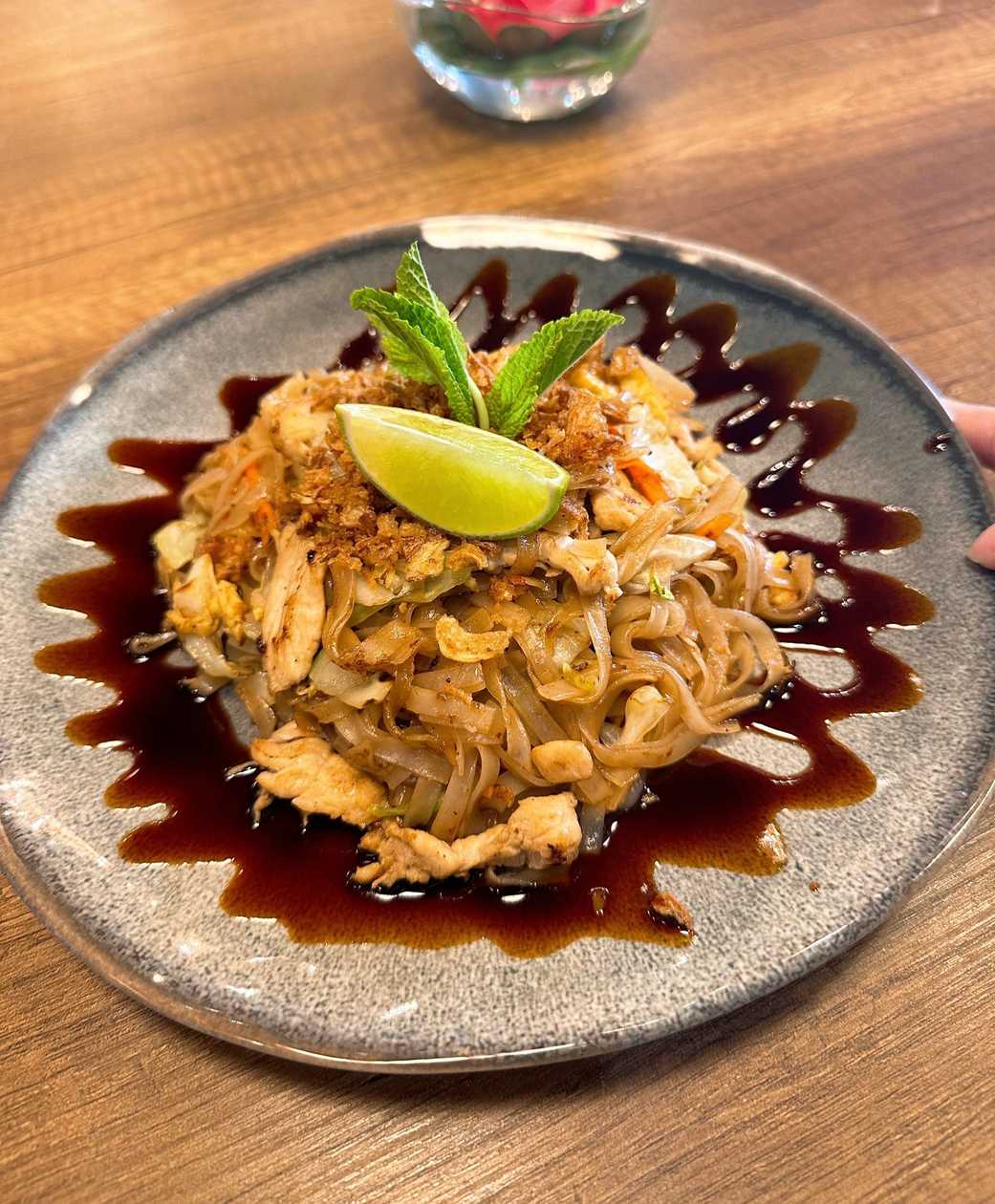Pad Thai cu pui / Pad Thái xào gà