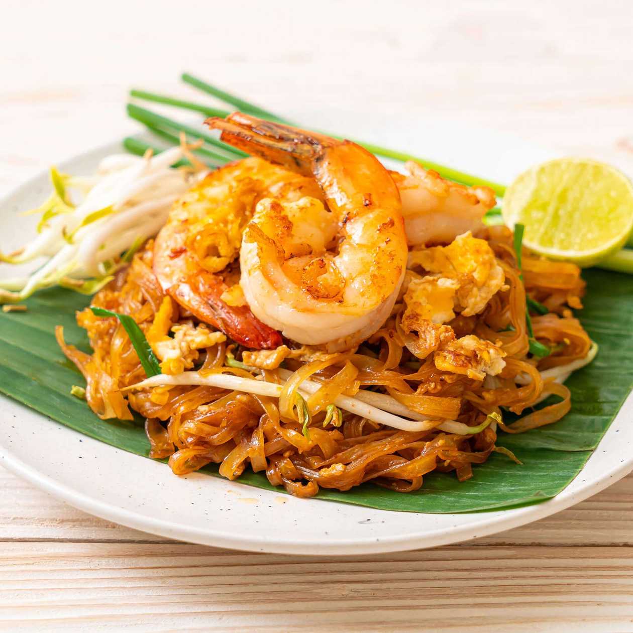 Pad thai (ผัดไทย)
