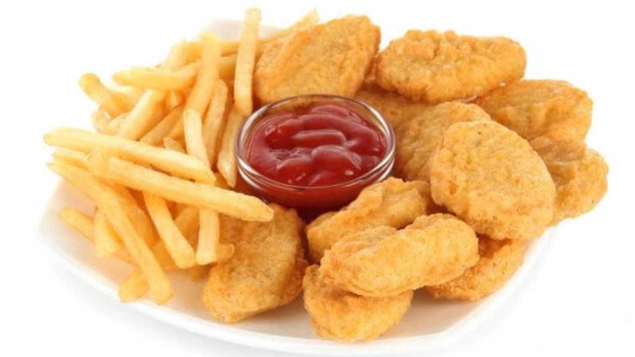 Chicken nuggets with French fries (นัตเก็ต&เฟรนฟราย)