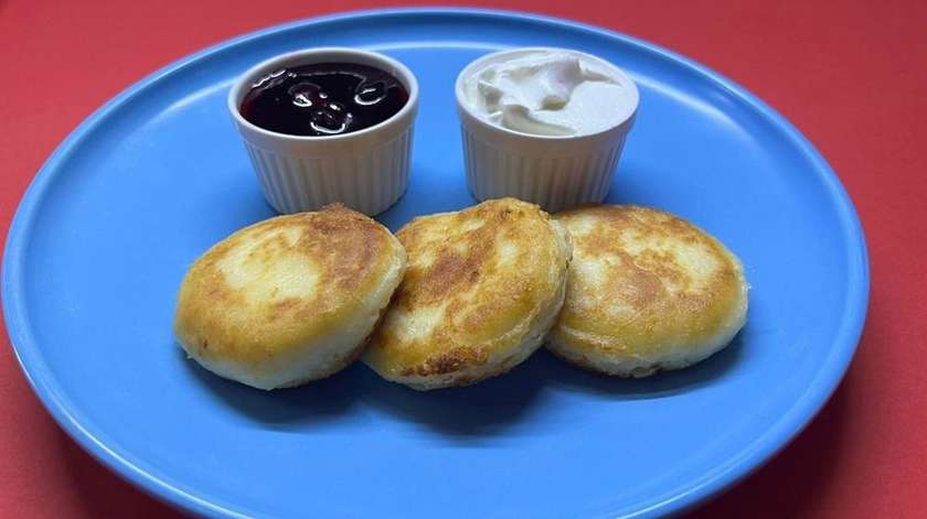 cottage-cheese pancakes with sour cream and jam