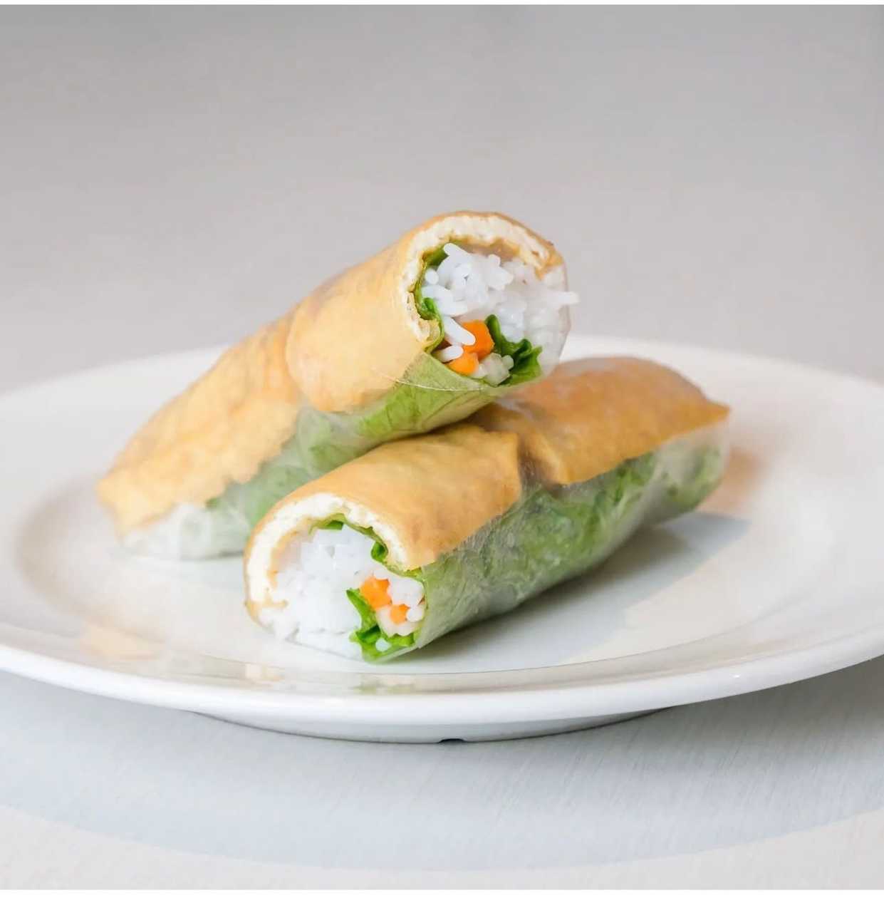 Pachețele de vară cu tofu 2 buc/ Gỏi cuốn đậu phụ