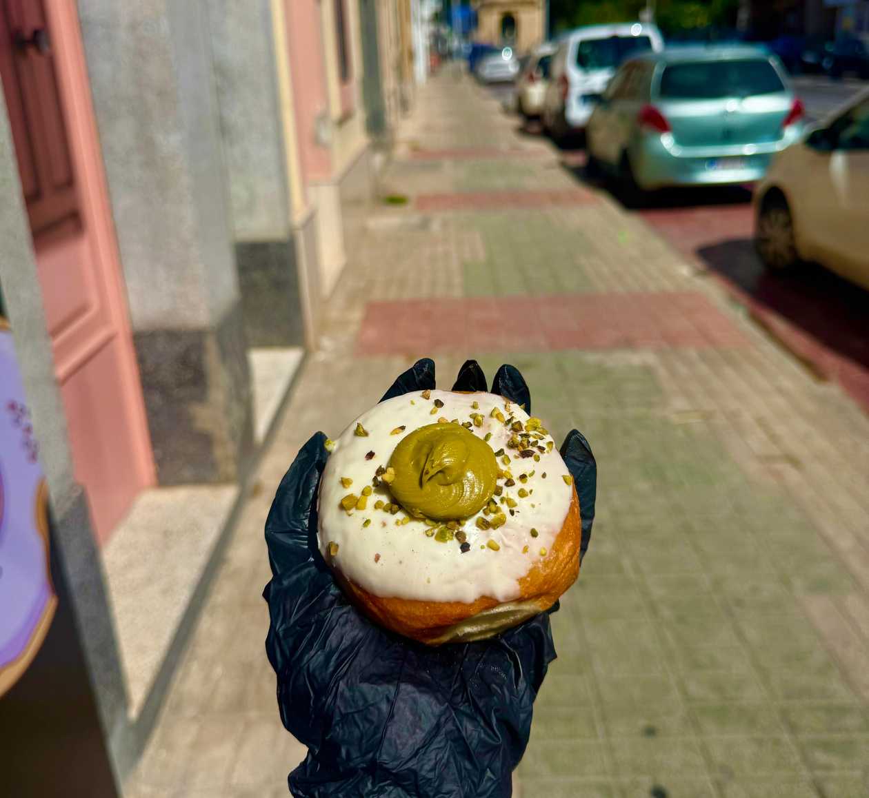 Special Pistachio doughnut - With white choclate 🍩