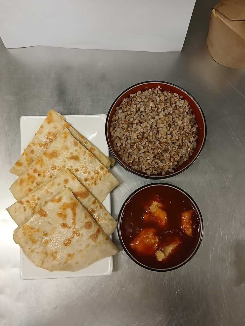 Sweet chilli pork + buck wheat +potato garlic naan + apple juice 0.33l