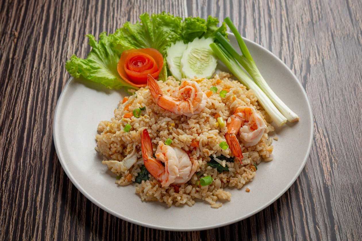 Fried Rice (ข้าวผัด)