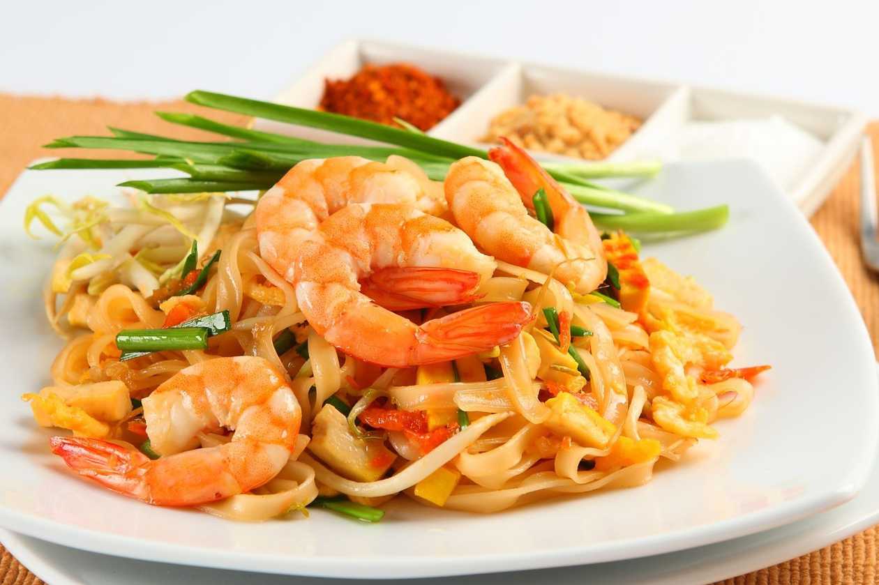 Pad Thai cu creveti / Pad Thái xào tôm
