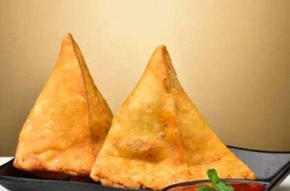 Vegan samosa- home made (2 pcs with tamarind suace)