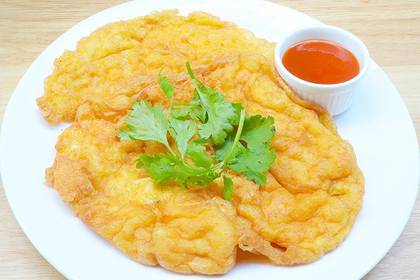 Thai omelet (ไข่เจียว)