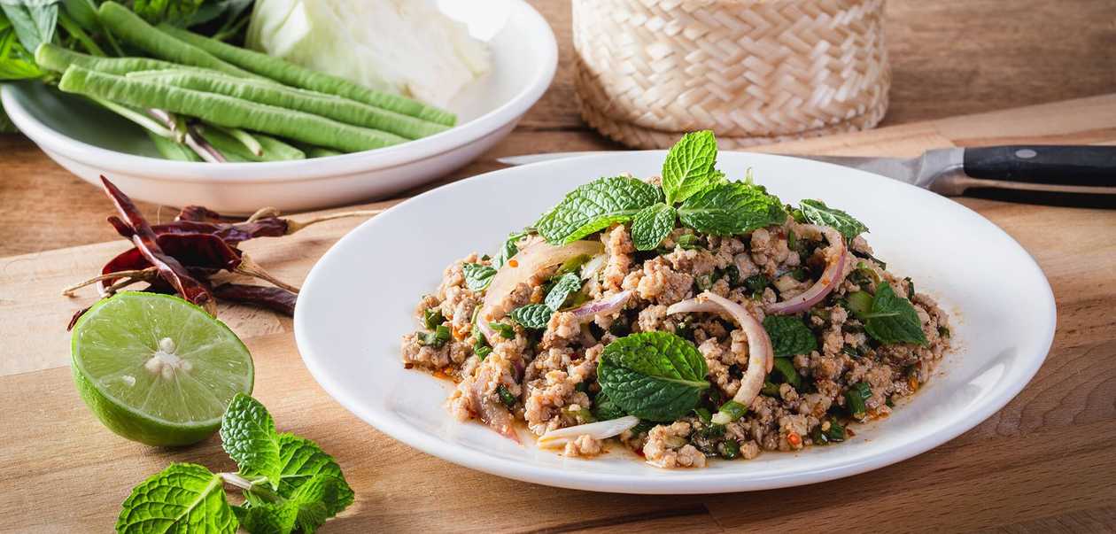 Spicy minced pork salad (ลาบหมู)