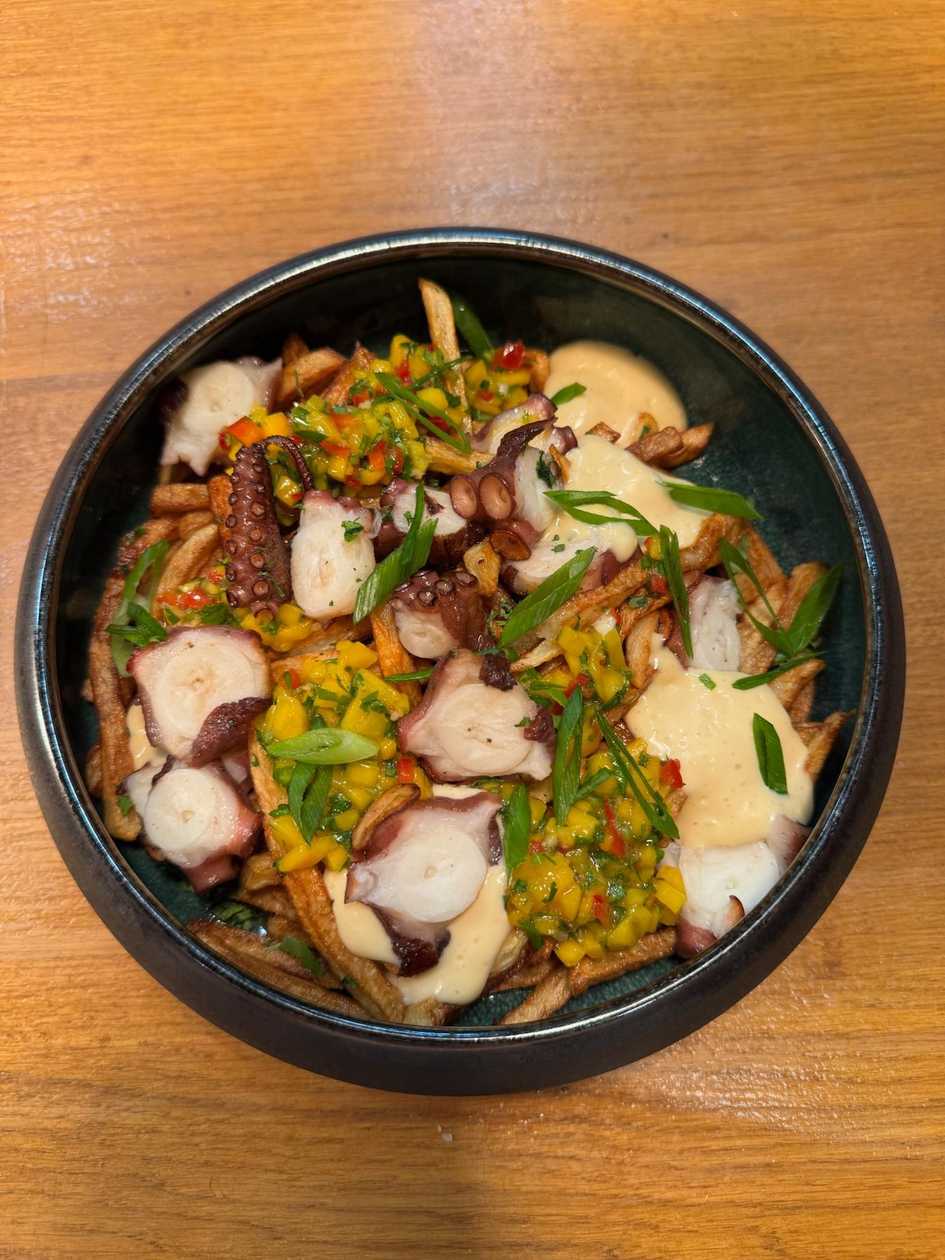 Loaded Fries cu Caracatiță