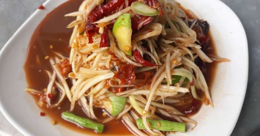Papaya Salad with fermnented Fish (ตำปลาร้า)