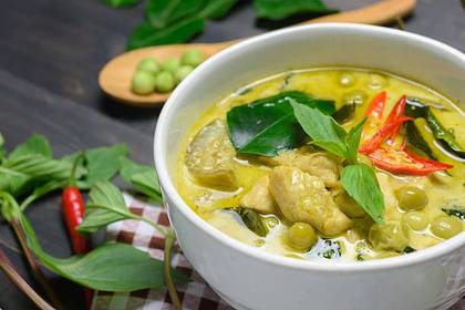 Chicken green curry (แกงเขียวหวานไก่)