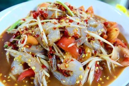 Papaya salad with shrimp (ตำกุ้งสด)