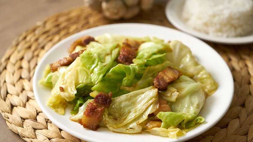 Stir-fried Meat with cabbage(กะหล่ำปลีผัด)