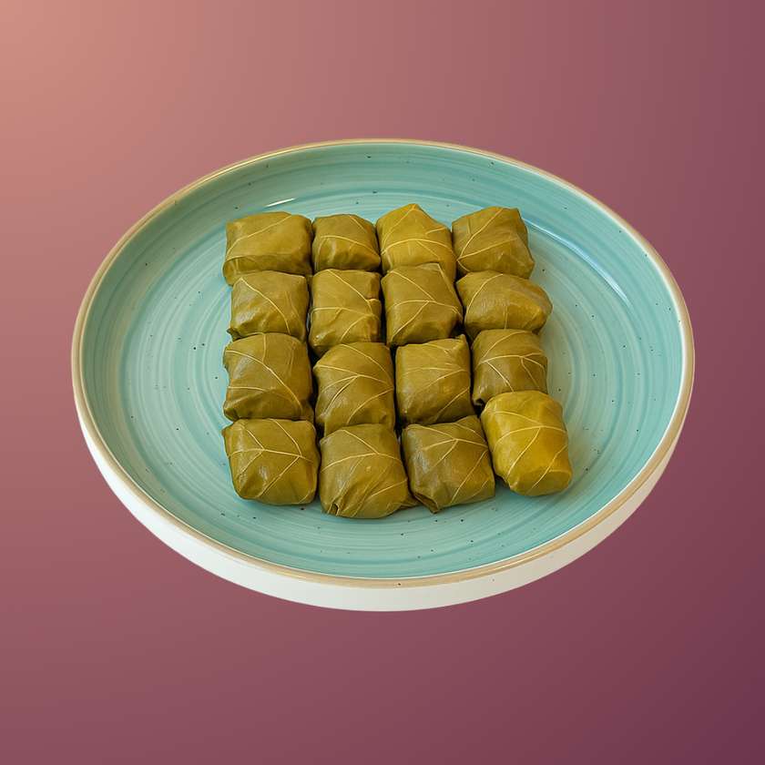 Yarpaq dolması toyuq əti ilə (0.7 kq)
