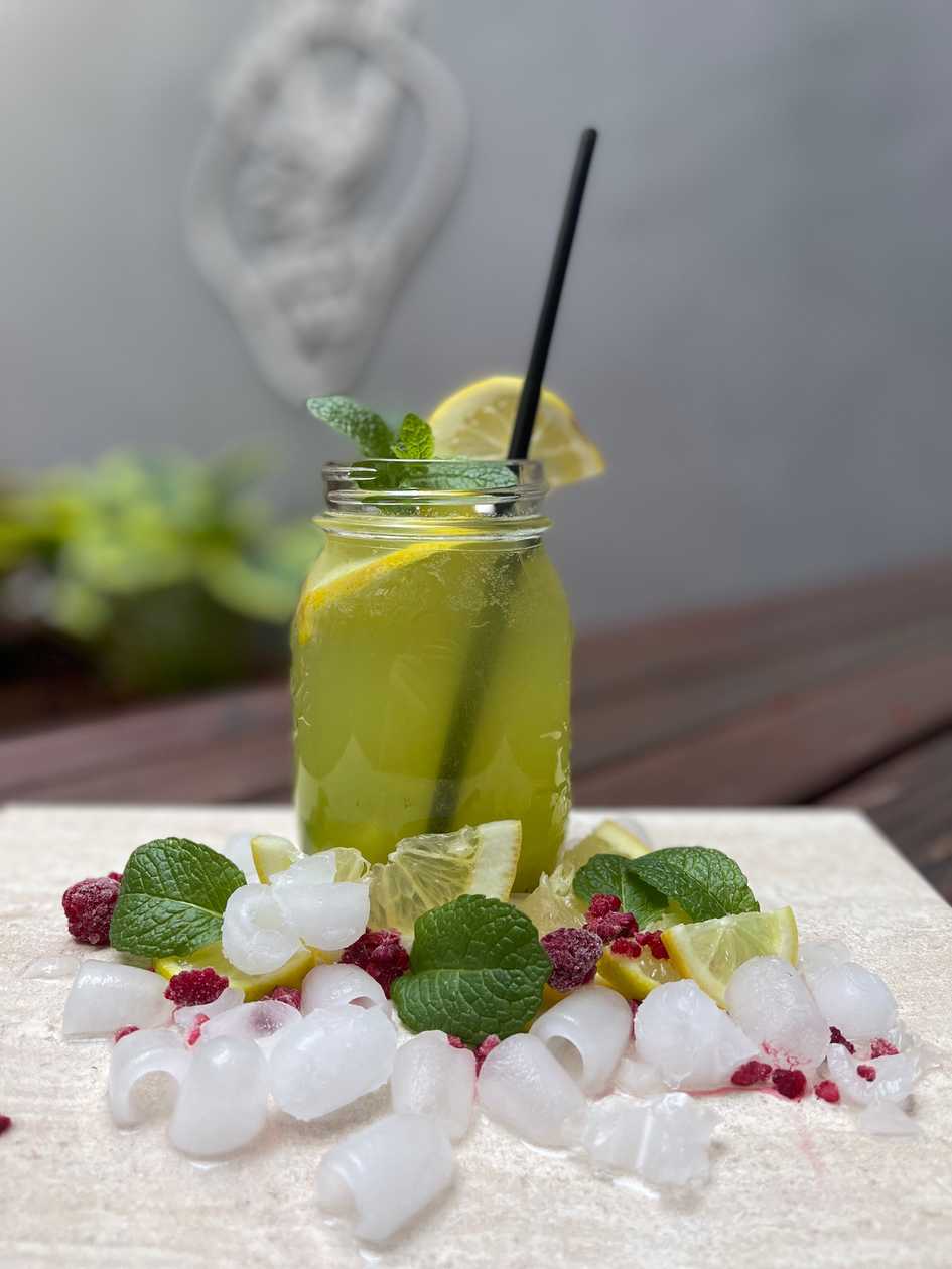 Kiwi-pineapple lemonade