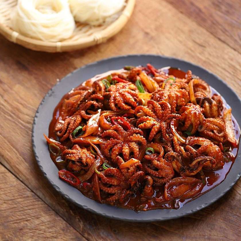 Spicy stir-fried small octopus