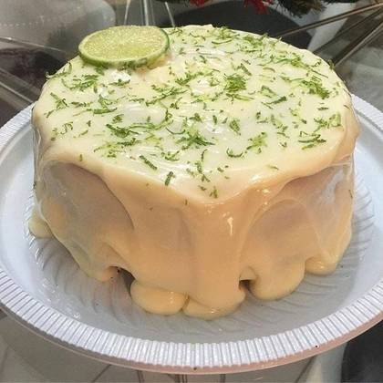 BOLO COM COBERTURA DE LIMAO M