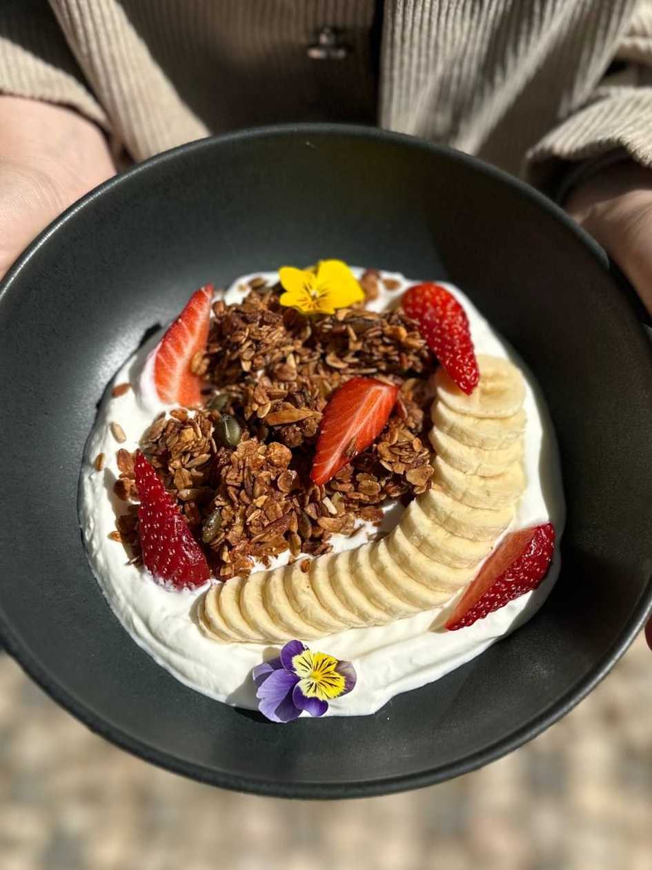GRANOLA WITH YOGURT