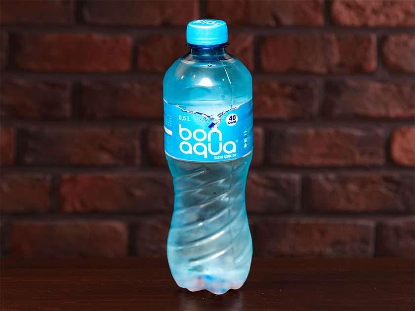 Qazsız su (0,5 l)