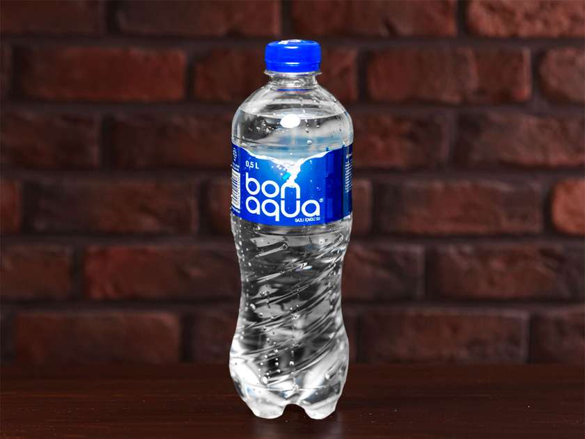 Qazlı su (0,5 l)