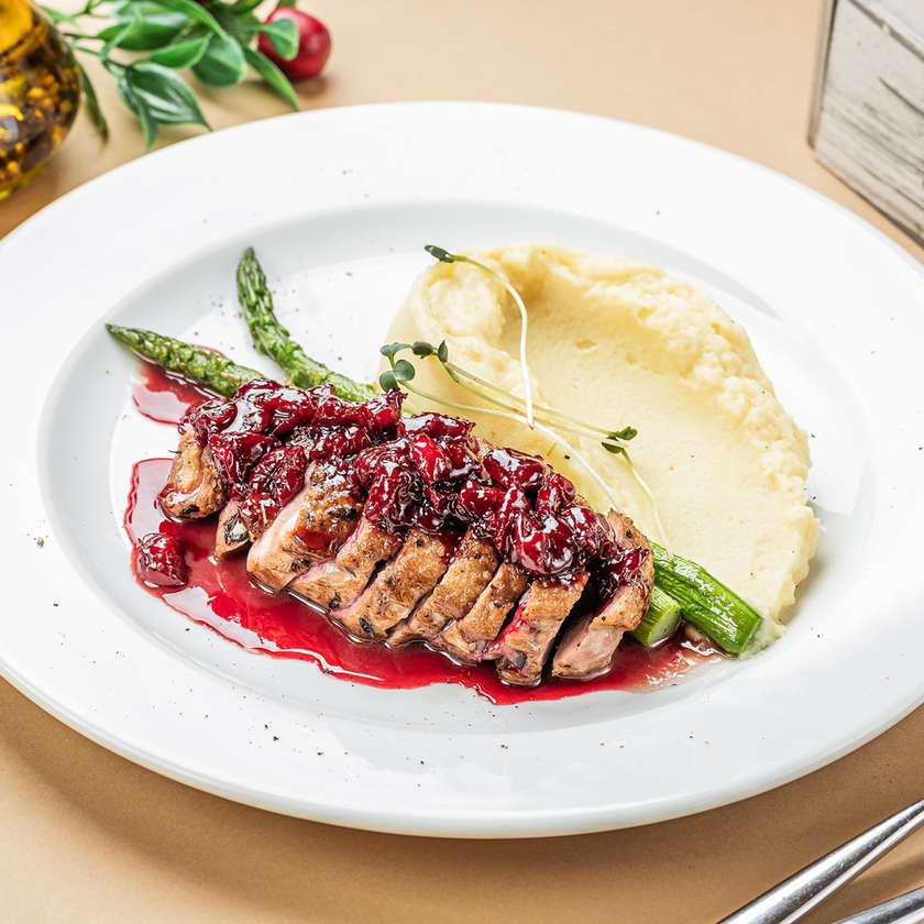 Качине філе з аспарагусом  (260 г)