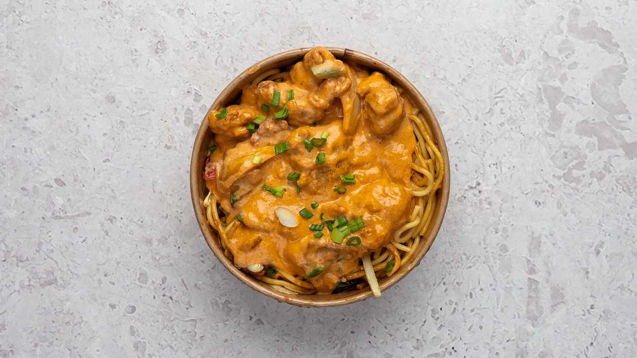 Chef Thai Red Sauce Crispy Chicken Noodles Wok