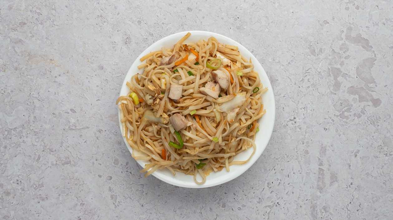 Rice Noodles With Chicken