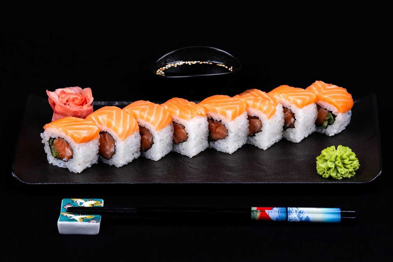 Salmon Roll 8pcs