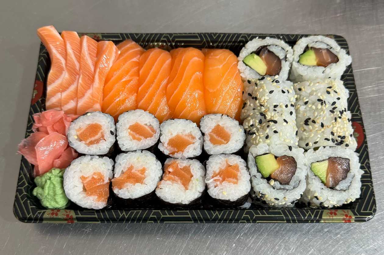 Sushi sashimi cold ( 24 peaces ) so salmon