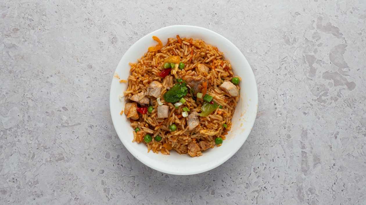 Spicy Rice With Chili, Garlic And Chicken