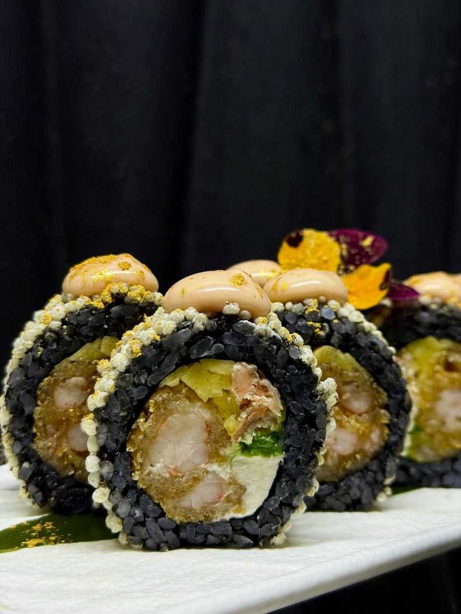 Kuro Signature Roll with Rice Balls