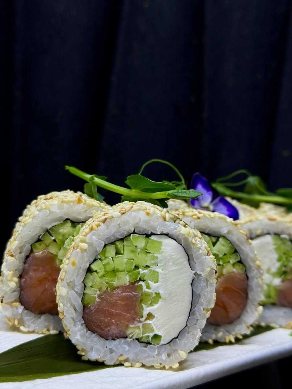 Philadelphia Roll with Smoked Salmon in Sesame Seeds