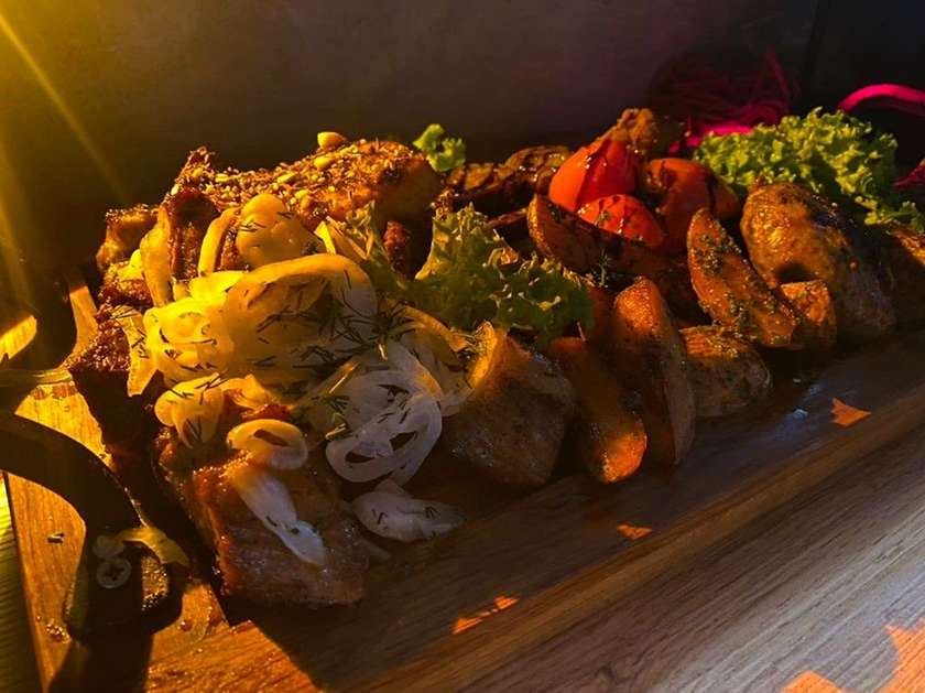 М'ясна дошка компанійська