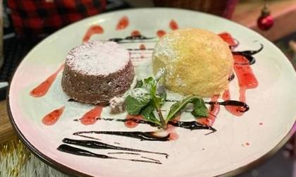 Шоколадний фондан з морозивом