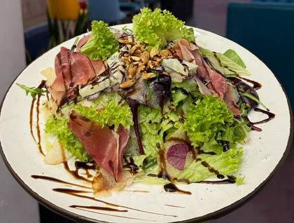 Салат з прошуто