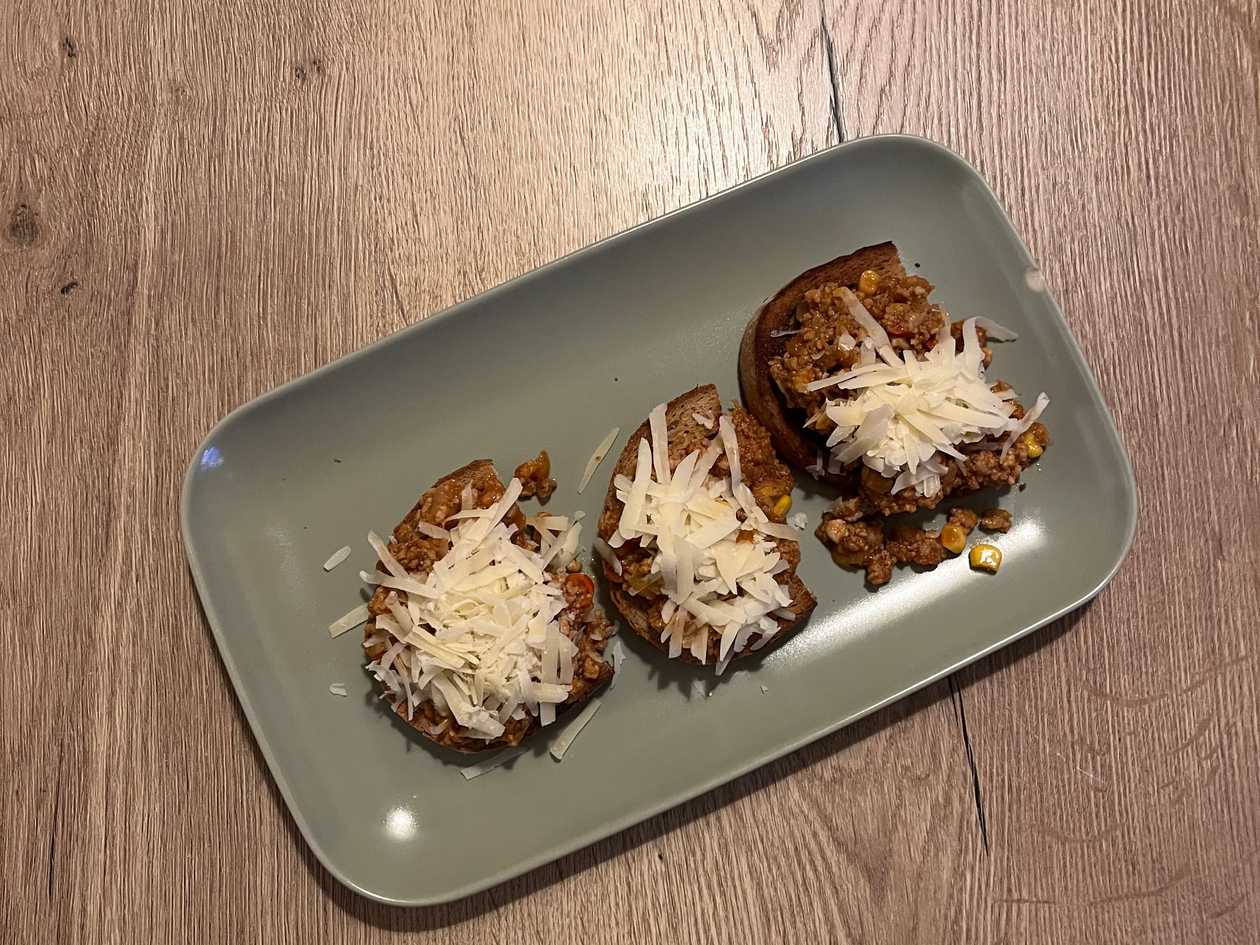 3 pieces of Toast with Spicy Meat Mixture and Cheese