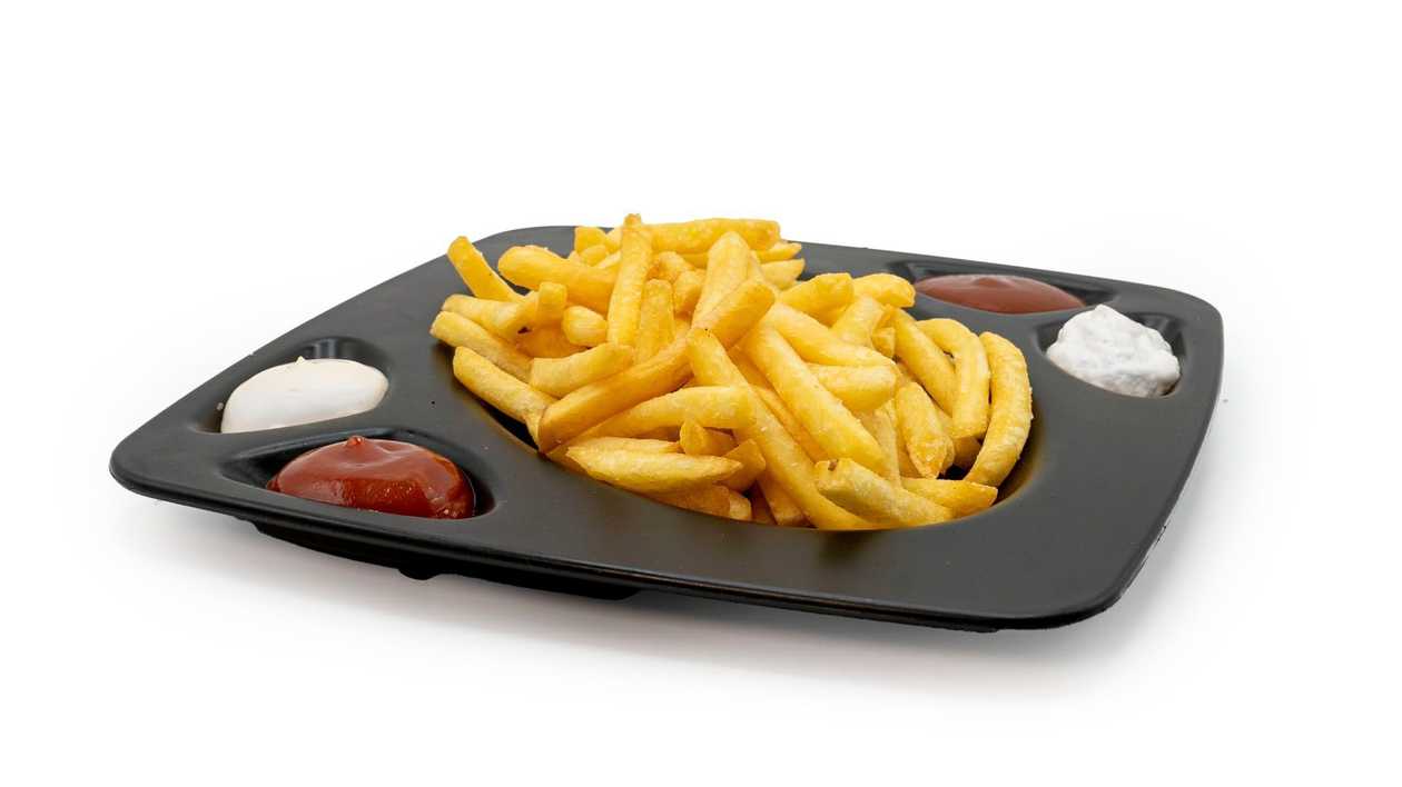Batatas fritas 4 molhos: molho 100 Montaditos, alioli, maionese e brava