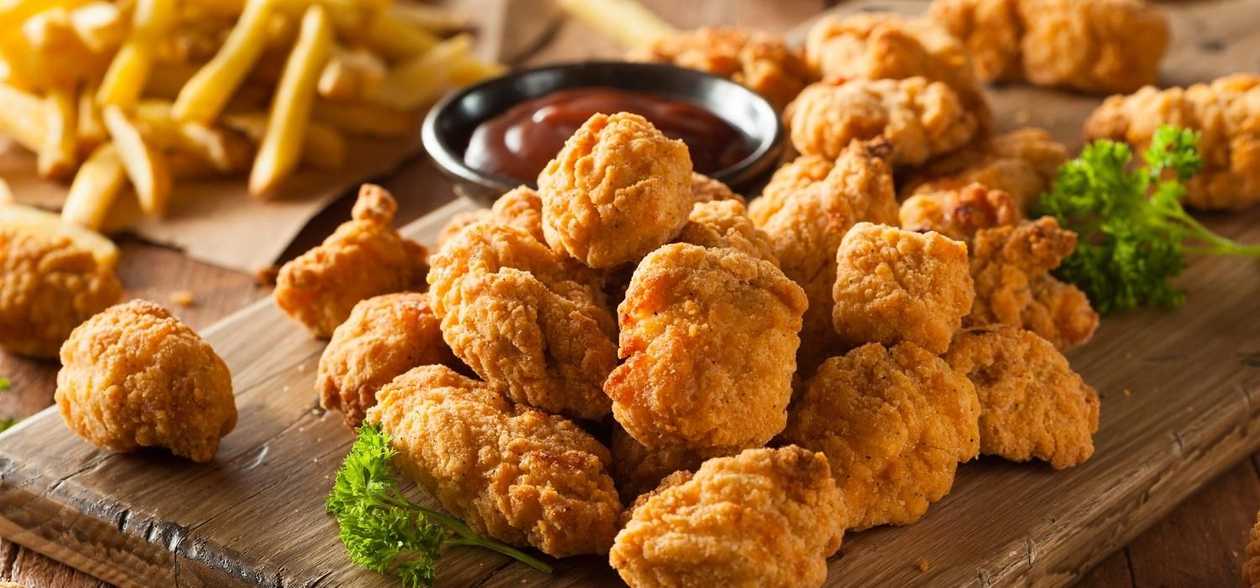 Nuggetsy z Frytkami i Keczupem