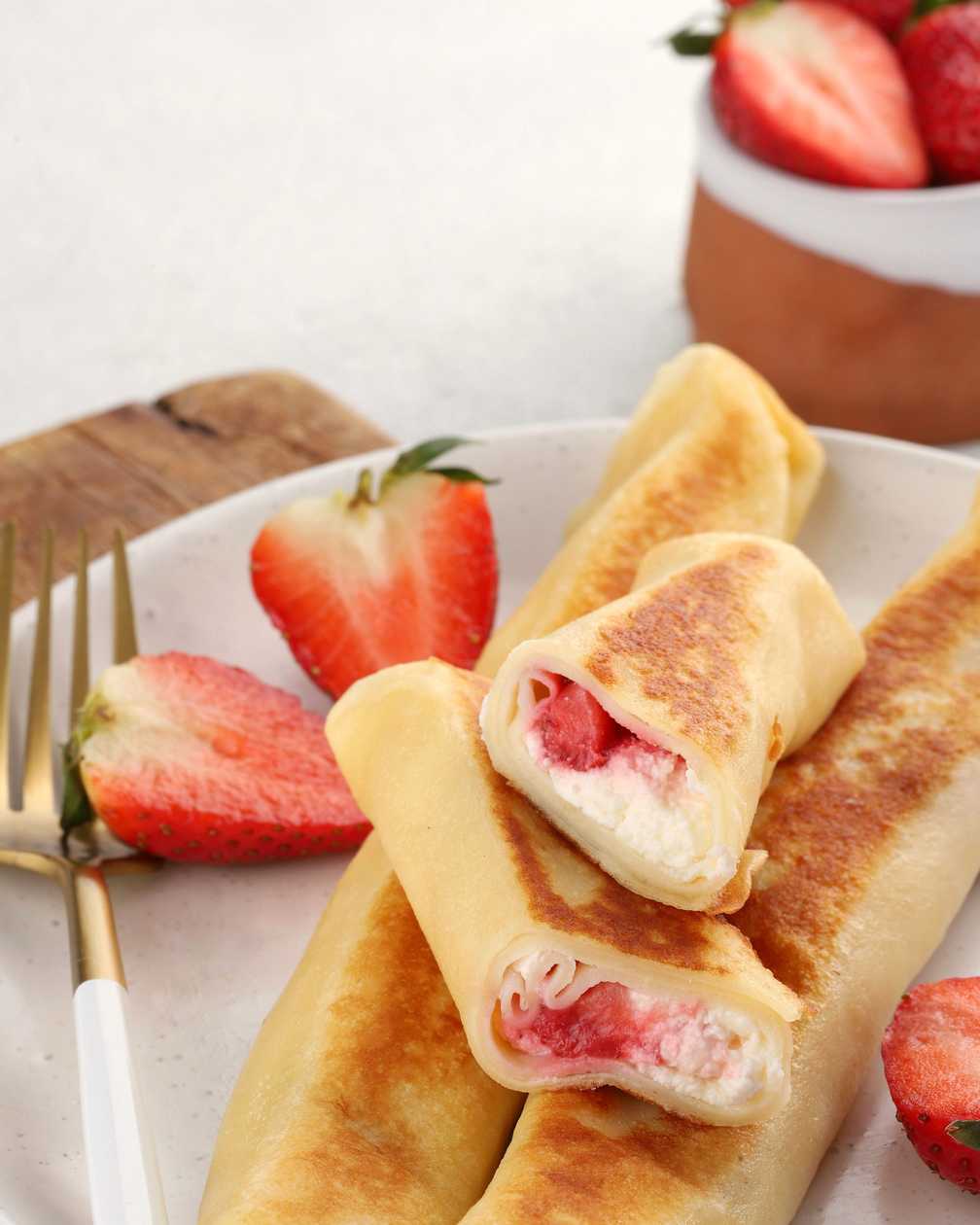 Frozen Crepes with Strawberry and Cheese