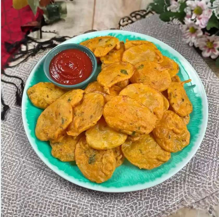 Aloo pakora or aloo bhajiya