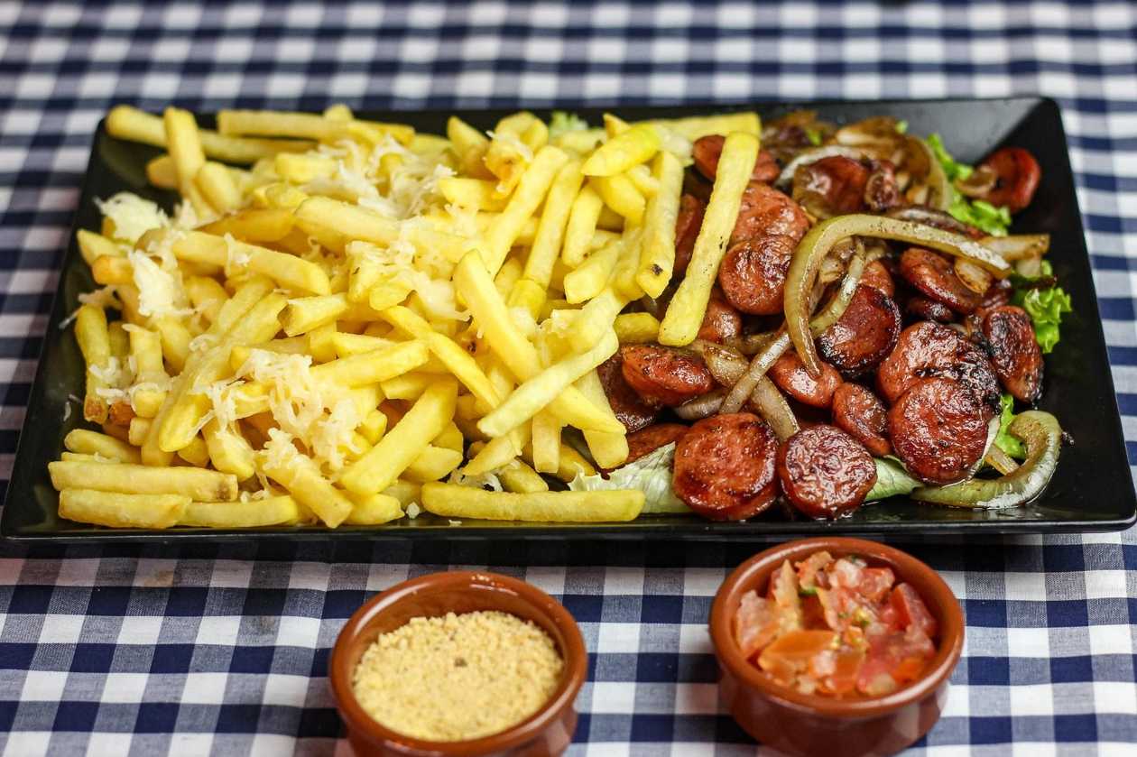 Onion sausage with fries