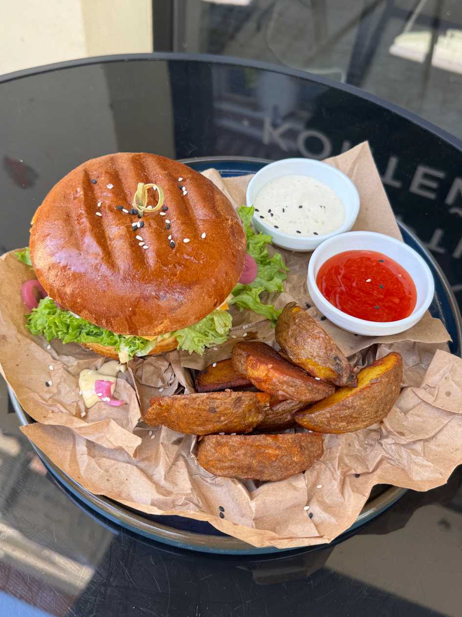 Бургер із подвійною яловичою котлетою