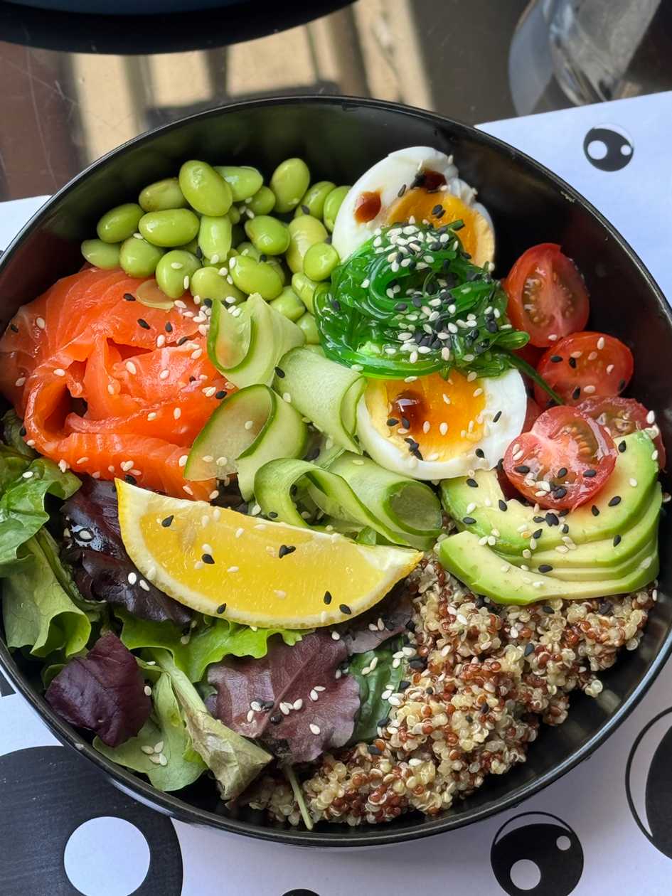 Боул з лососем