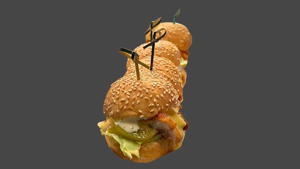 Mini burgeriukai su vištiena, salotomis, sūrio padažu, pomidoriukais 12vnt