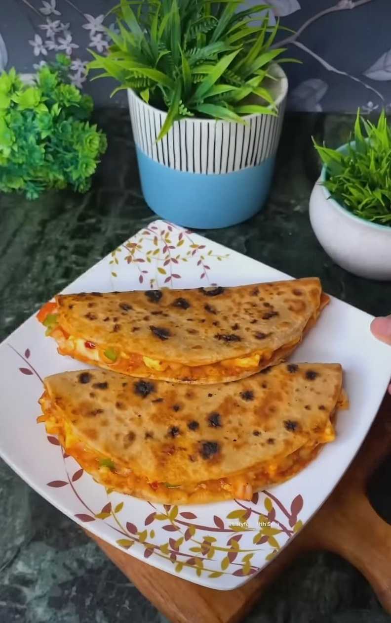 Cheesy chapati veg roll ( 1)