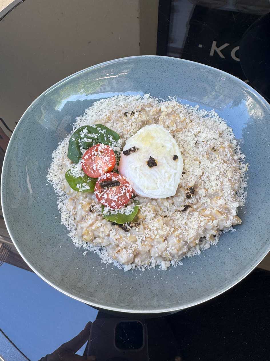 Вівсянка з яйцем пашот