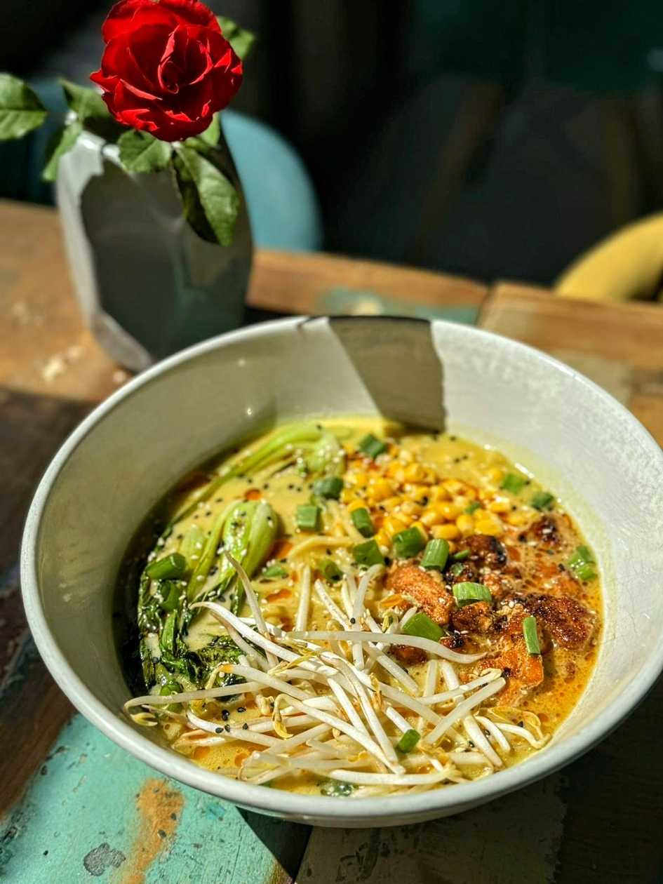 🍜 Vegan sezamový Tantanmen (1,6,8,9,11)