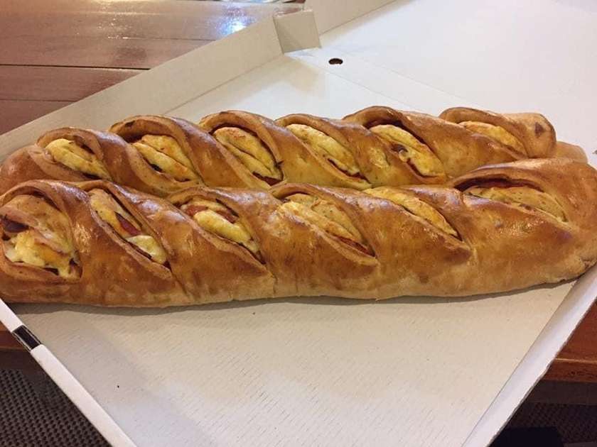 Pão com Chouriço e Queijo
