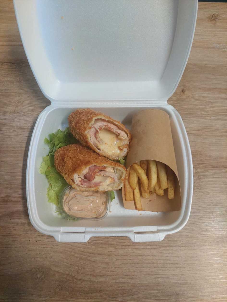 Cordon Bleu (chicken with bacon, suluguni and special sauce)