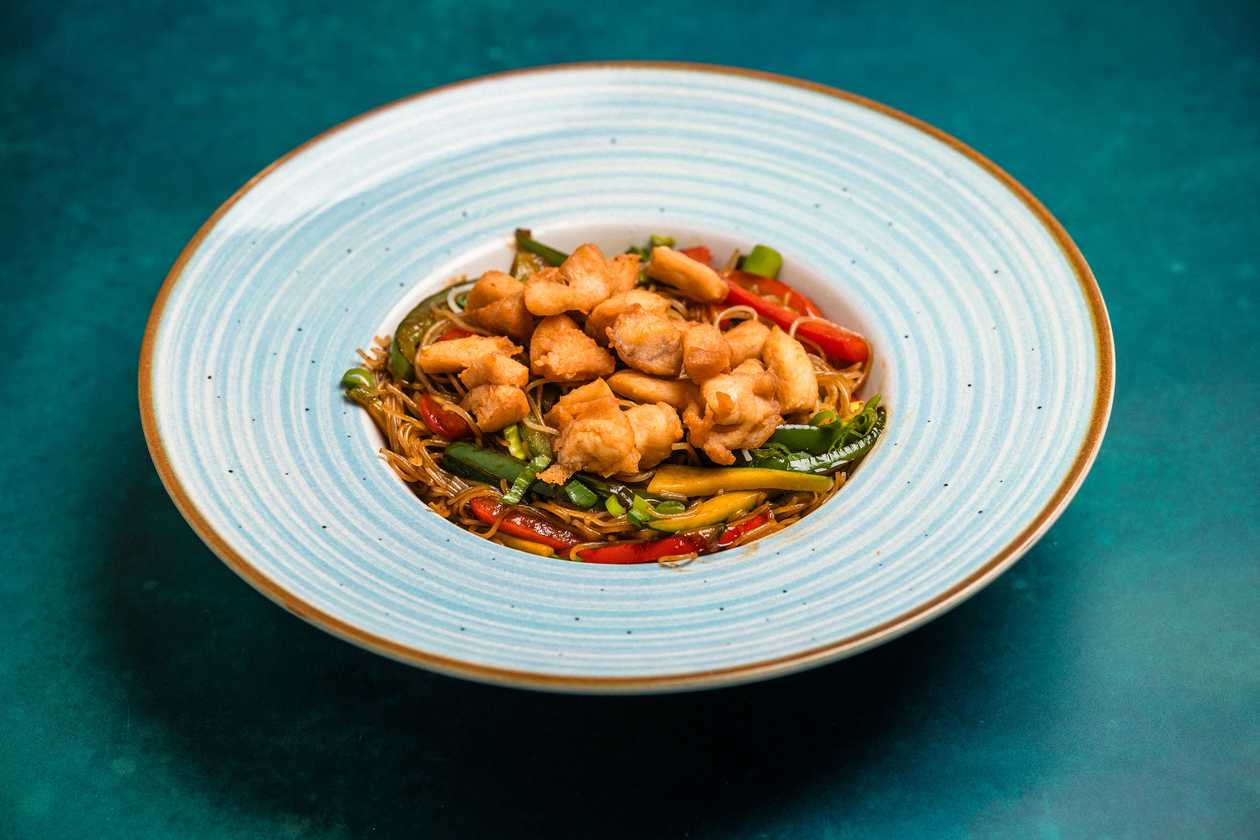 Noodles prajiti cu pui